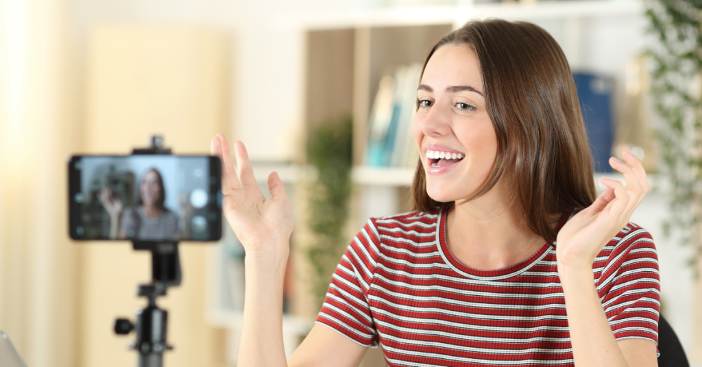 Influencer creando contenido para una marca que ha decidido hacer una campaña con influencers